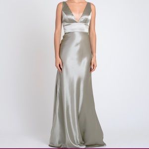 JENNY YOO, LUSCIA, SIZE 2 

Sage | Satin Back Crepe
Retail $295.00